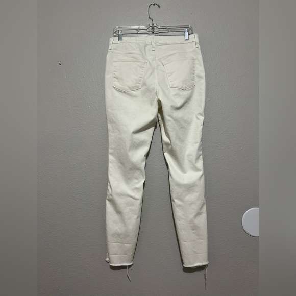 Universal Thread Distressed Jeans - Picture 2 of 5